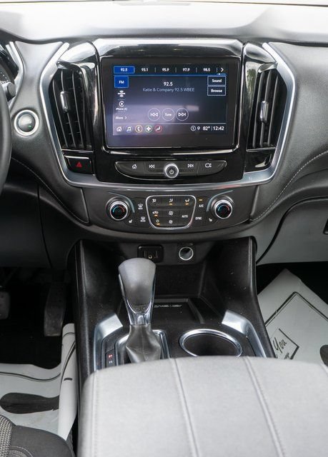 Used 2023 Chevrolet Traverse LT FWD image 15