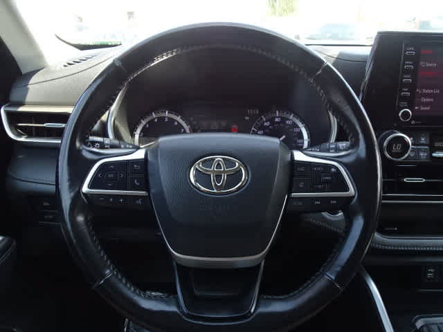 Used 2022 Toyota Highlander XLE FWD image 24
