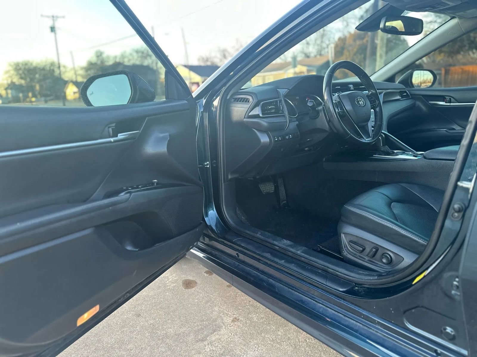 Used 2020 Toyota Camry XSE image 9