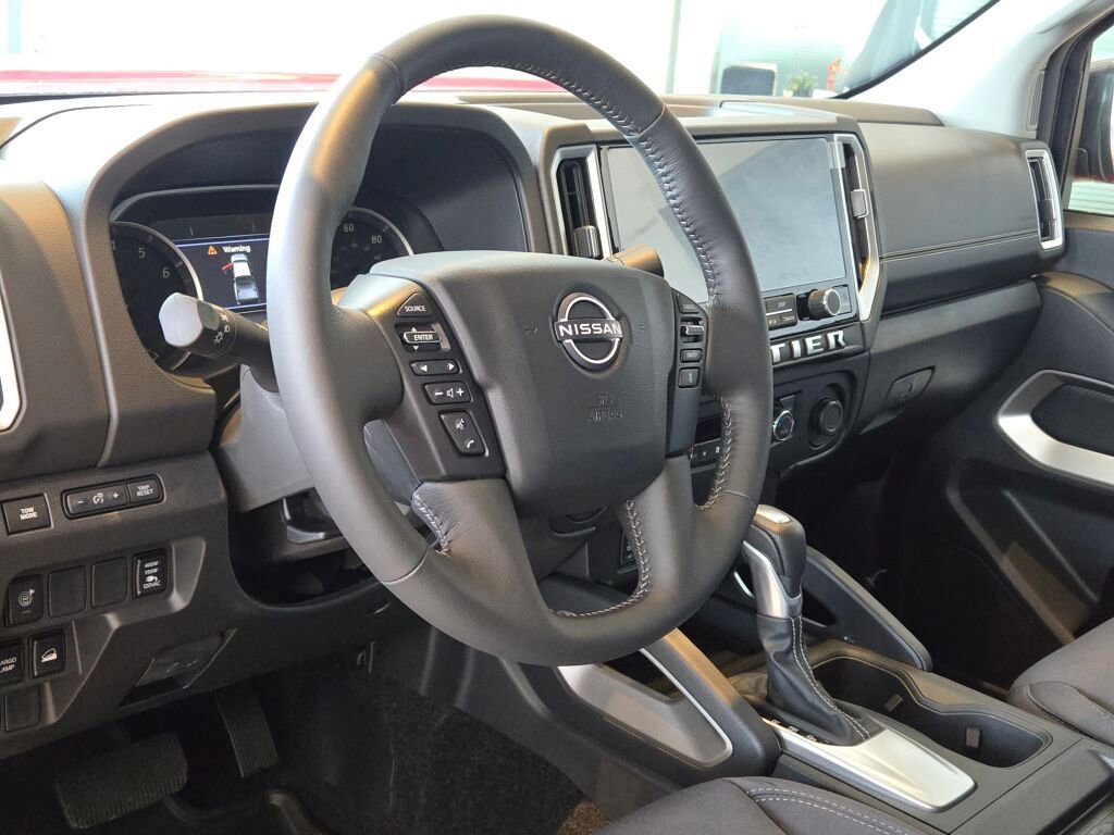 New 2025 Nissan Frontier SV w/ SV Convenience Package AWD/4WD image 32