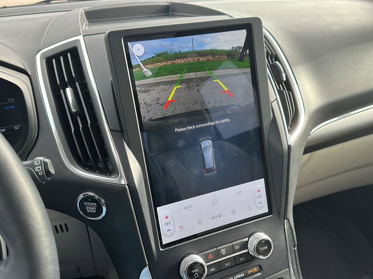 Used 2023 Ford Edge Titanium w/ Class II Trailer Tow Package AWD/4WD image 18