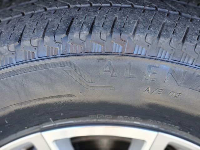 Used 2023 Chevrolet Traverse LT FWD image 11