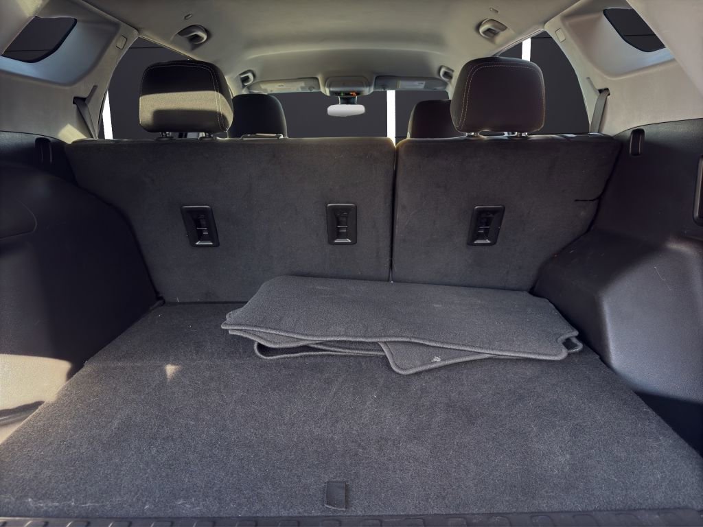 Used 2024 GMC Terrain SLE image 21