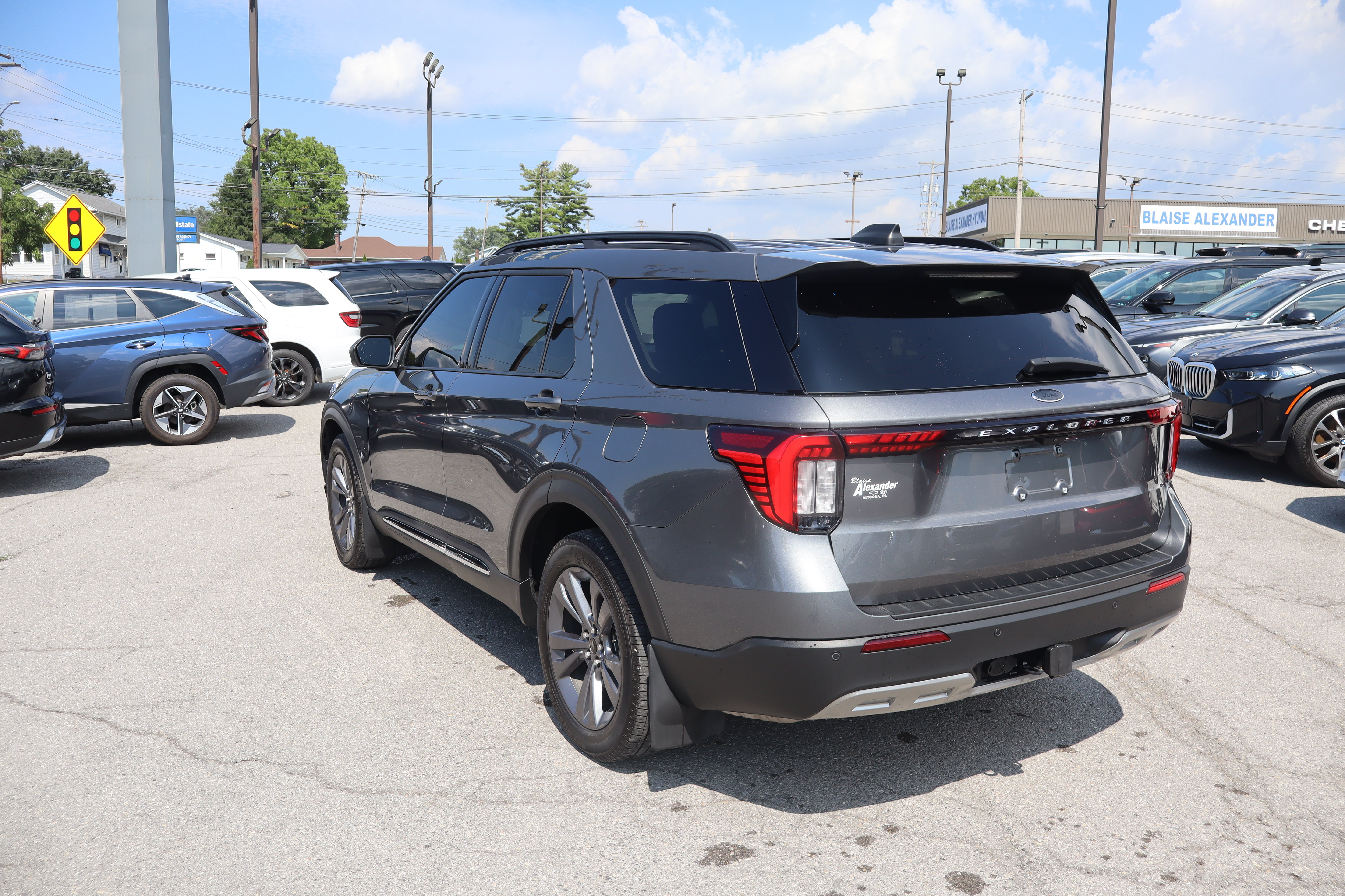 Used 2025 Ford Explorer Active w/ Active Comfort Package AWD/4WD image 6