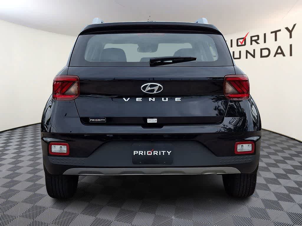 Certified 2025 Hyundai Venue SEL FWD image 5