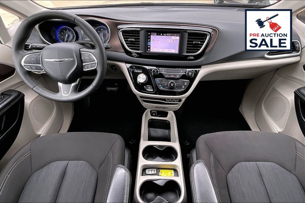 Used 2023 Chrysler Voyager LX FWD image 14