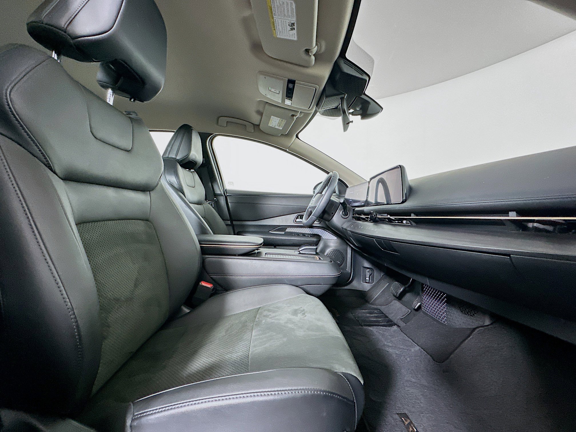 Used 2023 Nissan Ariya FWD image 31