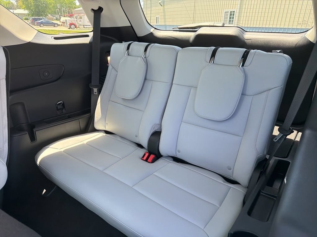 Used 2025 Ford Explorer Platinum w/ Ultimate Package AWD/4WD image 15