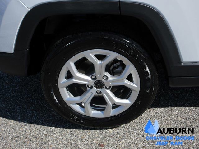 Used 2025 Jeep Compass Sport image 4