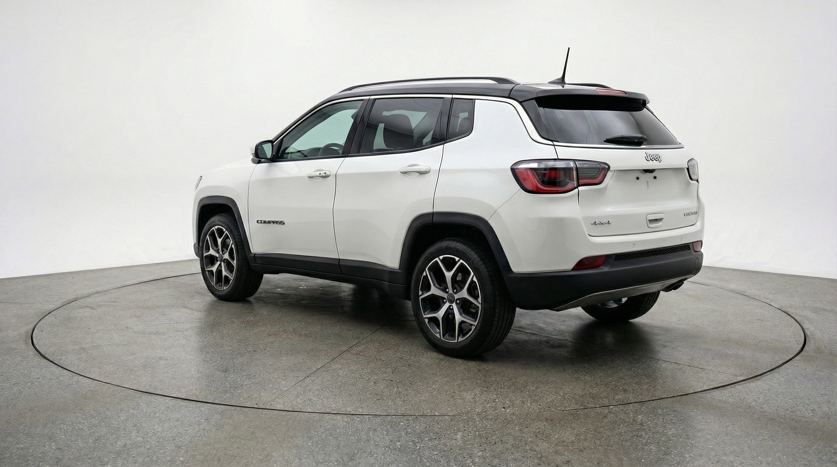 Used 2025 Jeep Compass Limited image 6