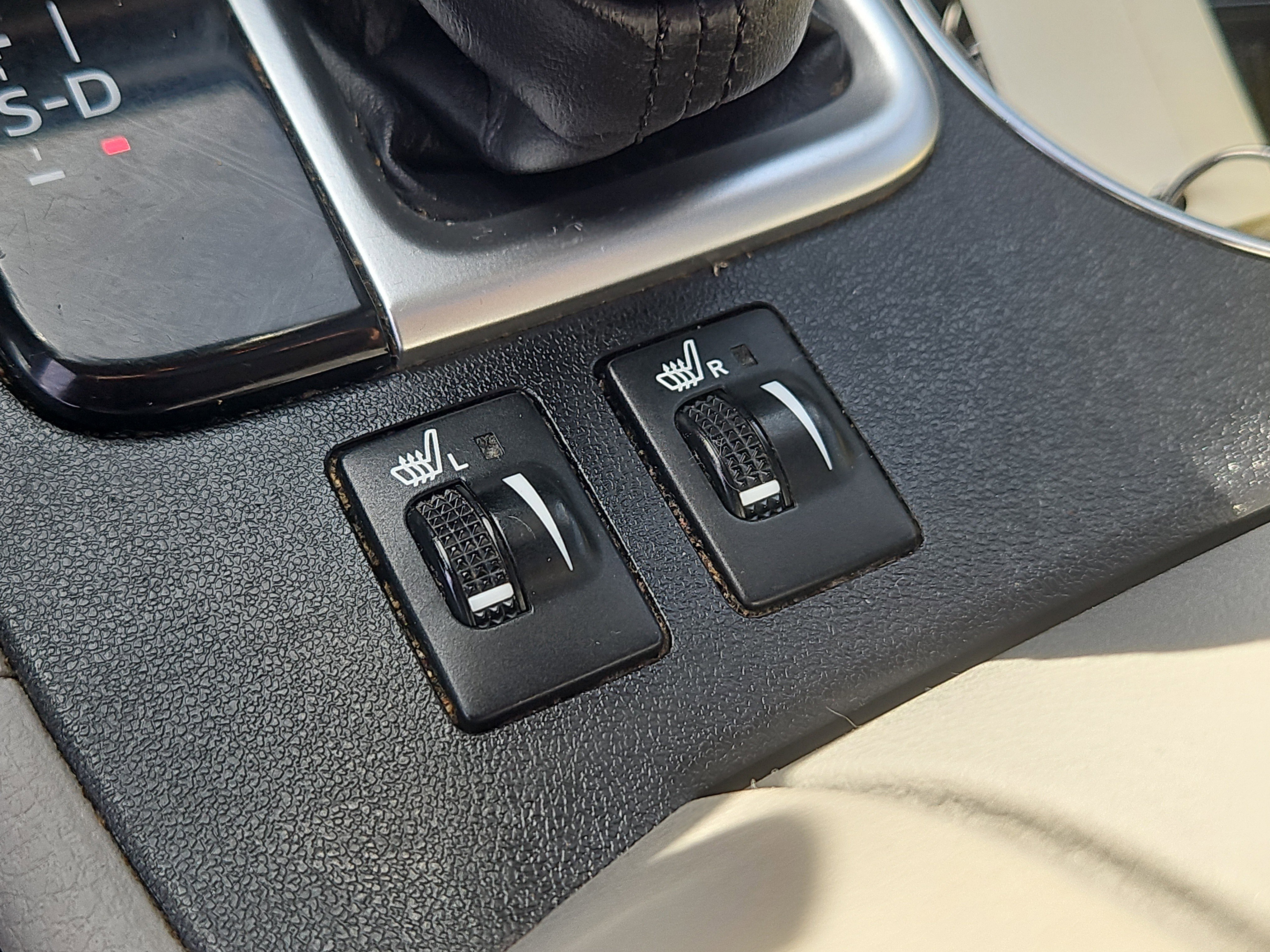 Used 2017 Toyota Highlander XLE w/ Carpet Mat Package image 11