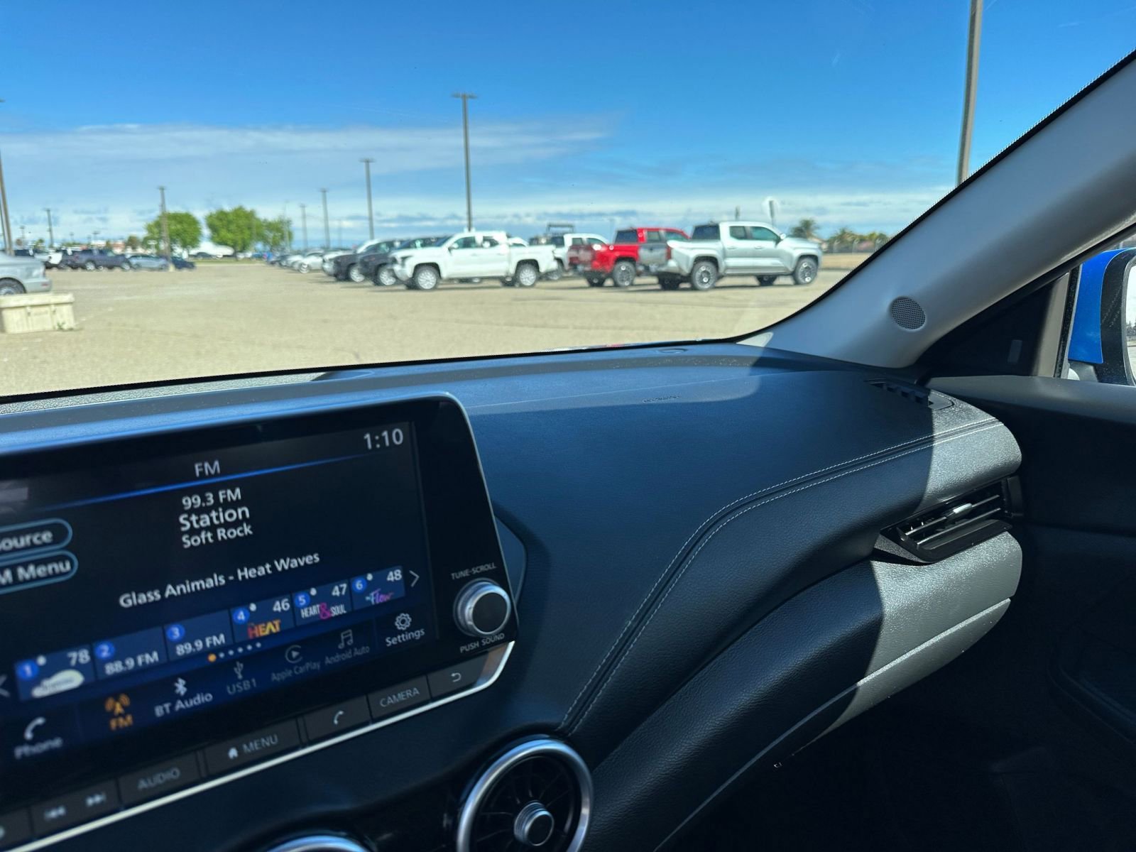 Used 2025 Nissan Sentra SV image 34