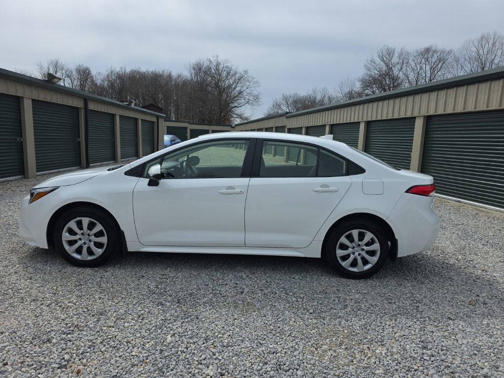 Certified 2025 Toyota Corolla LE image 3