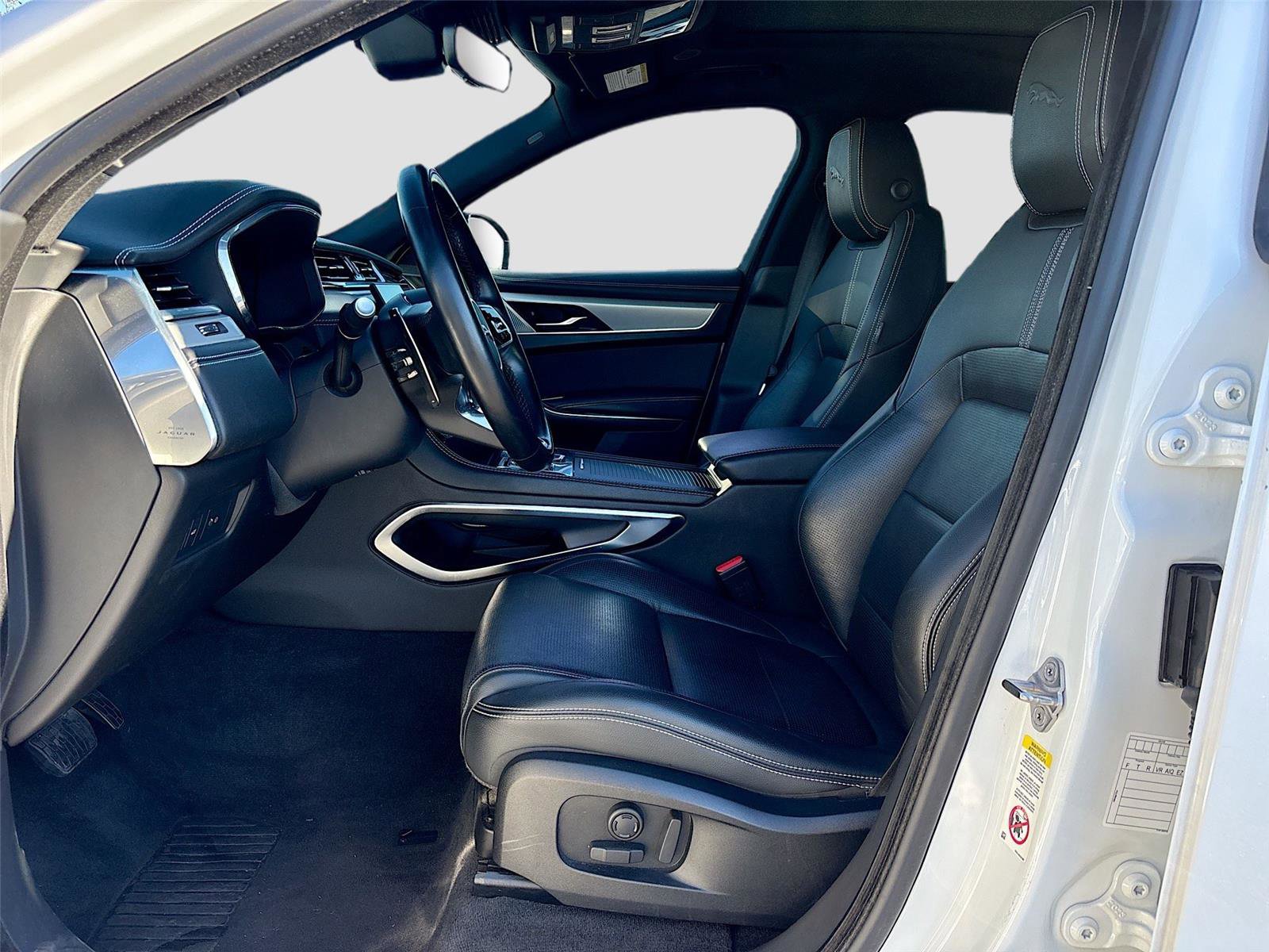 Used 2024 Jaguar F-PACE R-Dynamic S image 25