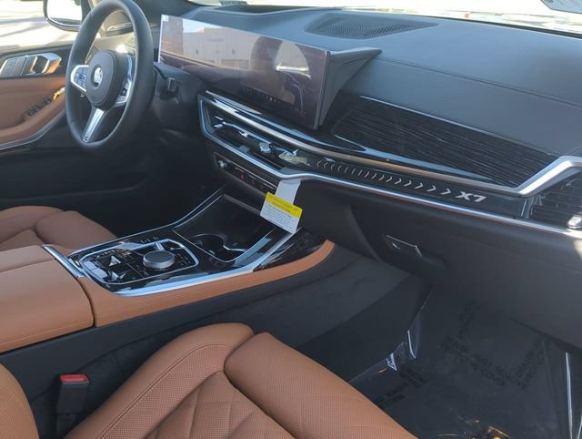 Used 2026 BMW X7 xDrive40i w/ M Sport Package AWD/4WD image 12