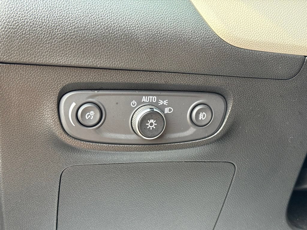 Used 2021 Buick Encore GX Preferred w/ Cold Weather Comfort Package FWD image 17