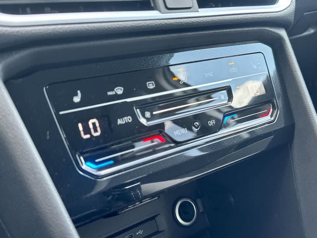 New 2026 Volkswagen Taos SE FWD image 19