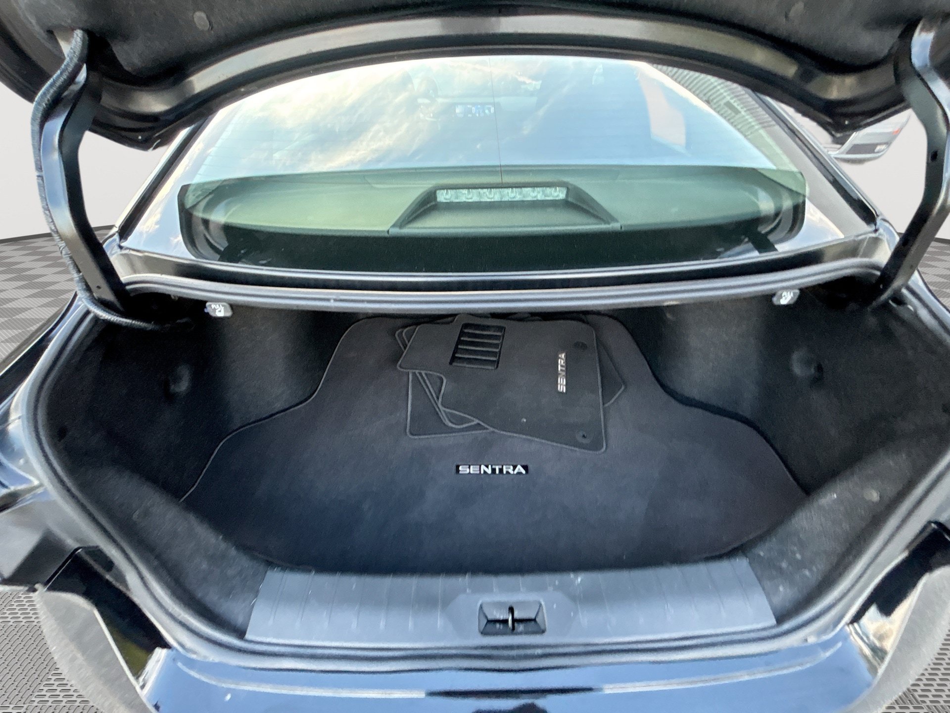 Used 2026 Nissan Sentra SR w/ Floor Mat Package FWD image 21