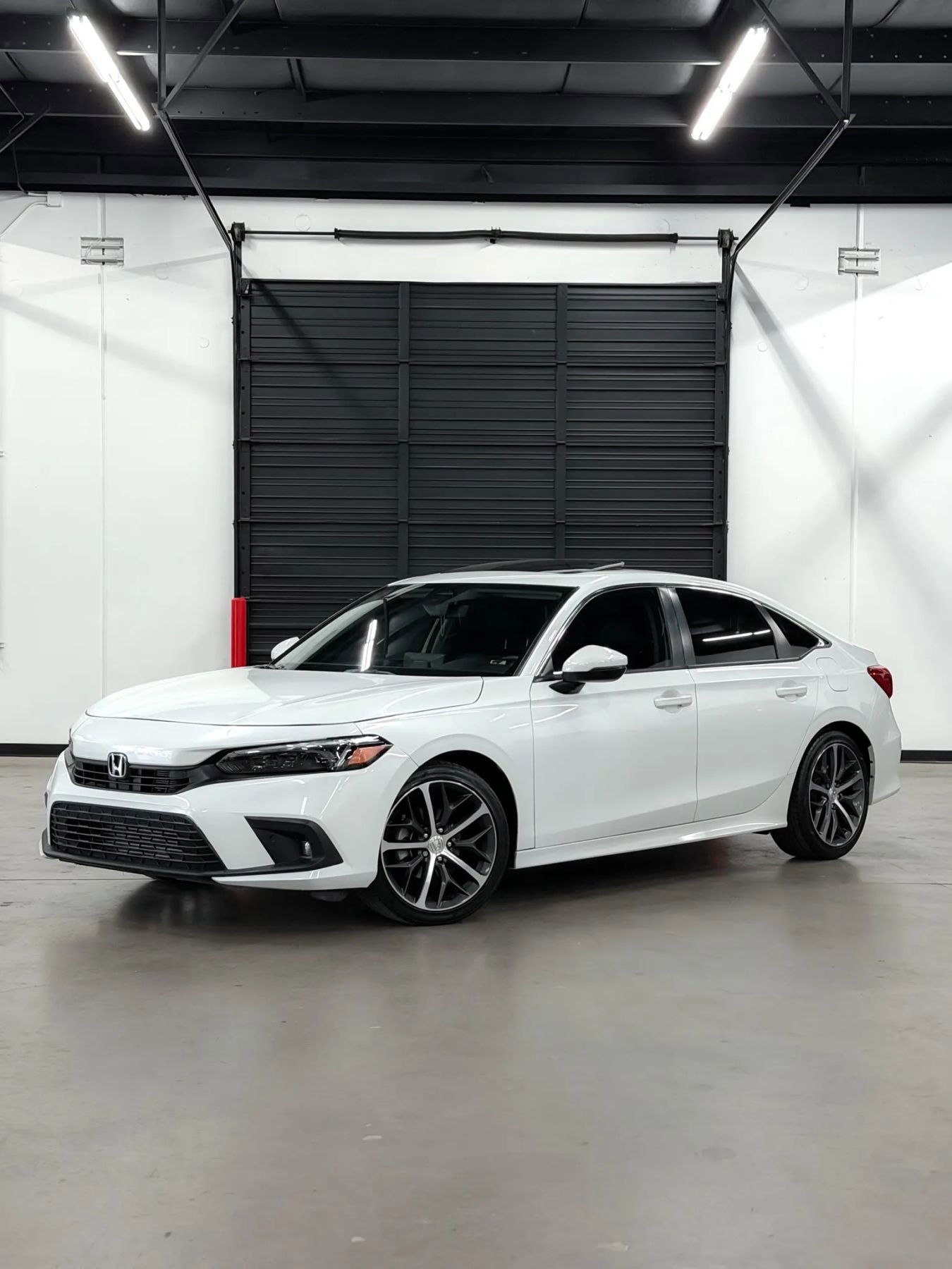 Used 2023 Honda Civic Touring image 2
