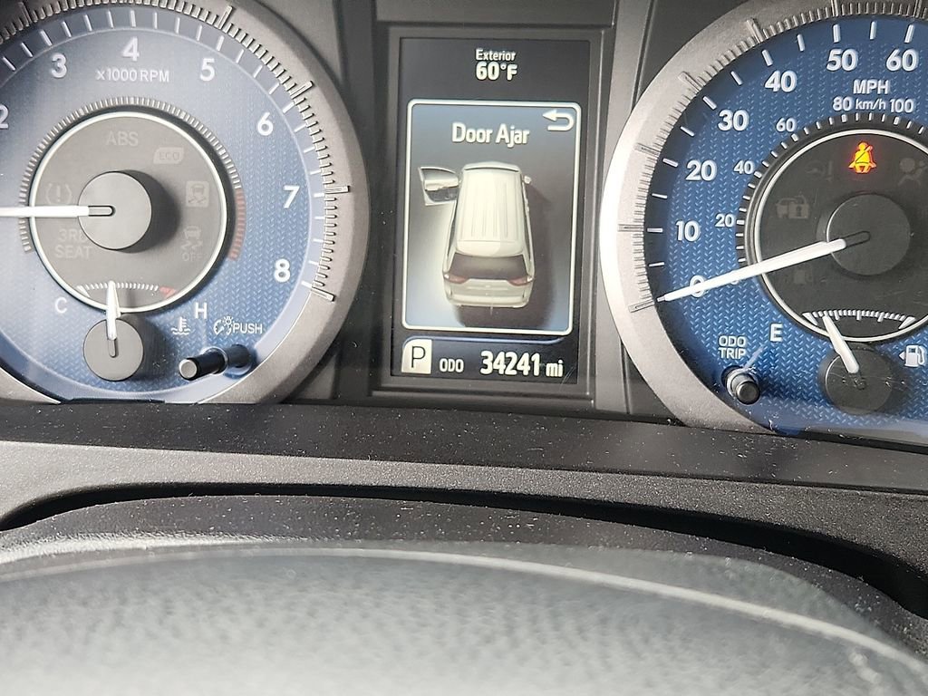 Used 2020 Toyota Sienna L image 21