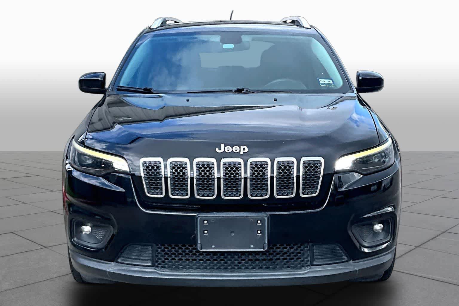 Used 2019 Jeep Cherokee Latitude Plus FWD image 4