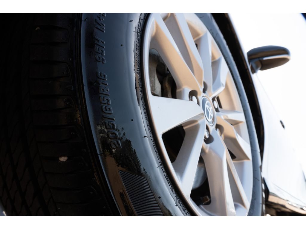 Used 2025 Toyota Camry LE image 9