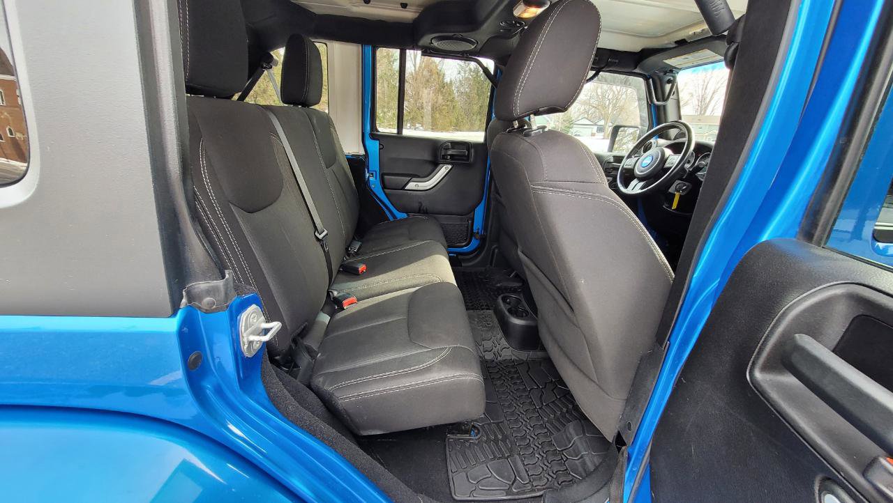 Used 2014 Jeep Wrangler Unlimited Sahara w/ Dual Top Group AWD/4WD image 16