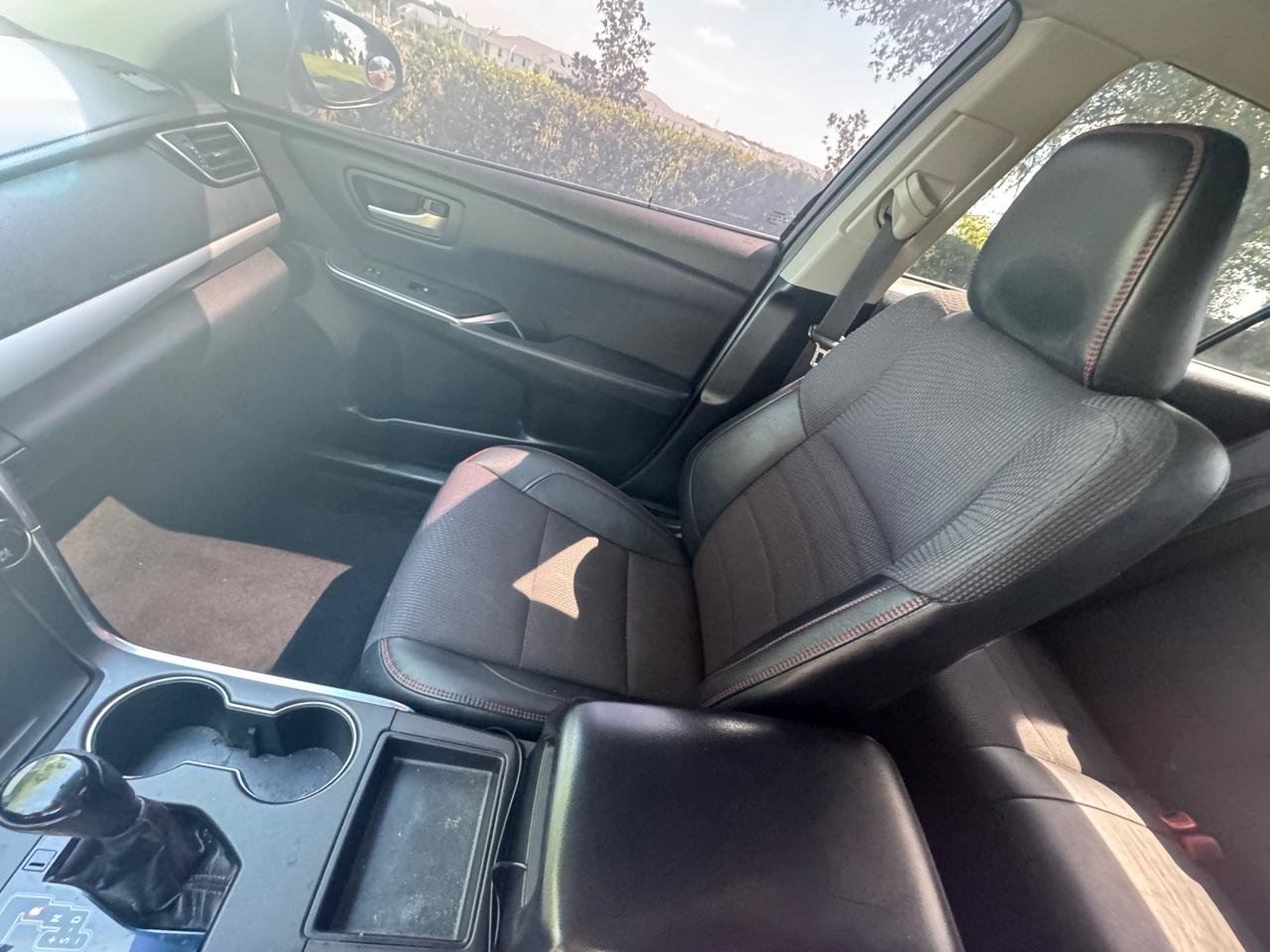 Used 2016 Toyota Camry SE FWD image 25