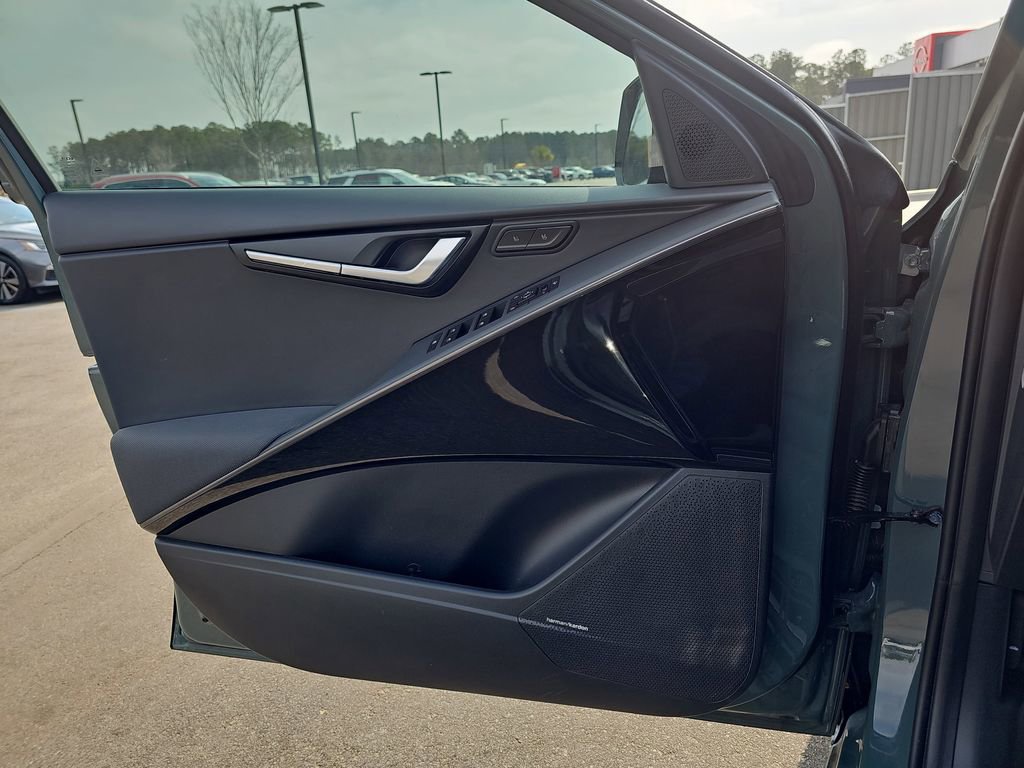 Used 2023 Kia Niro SX Touring image 31