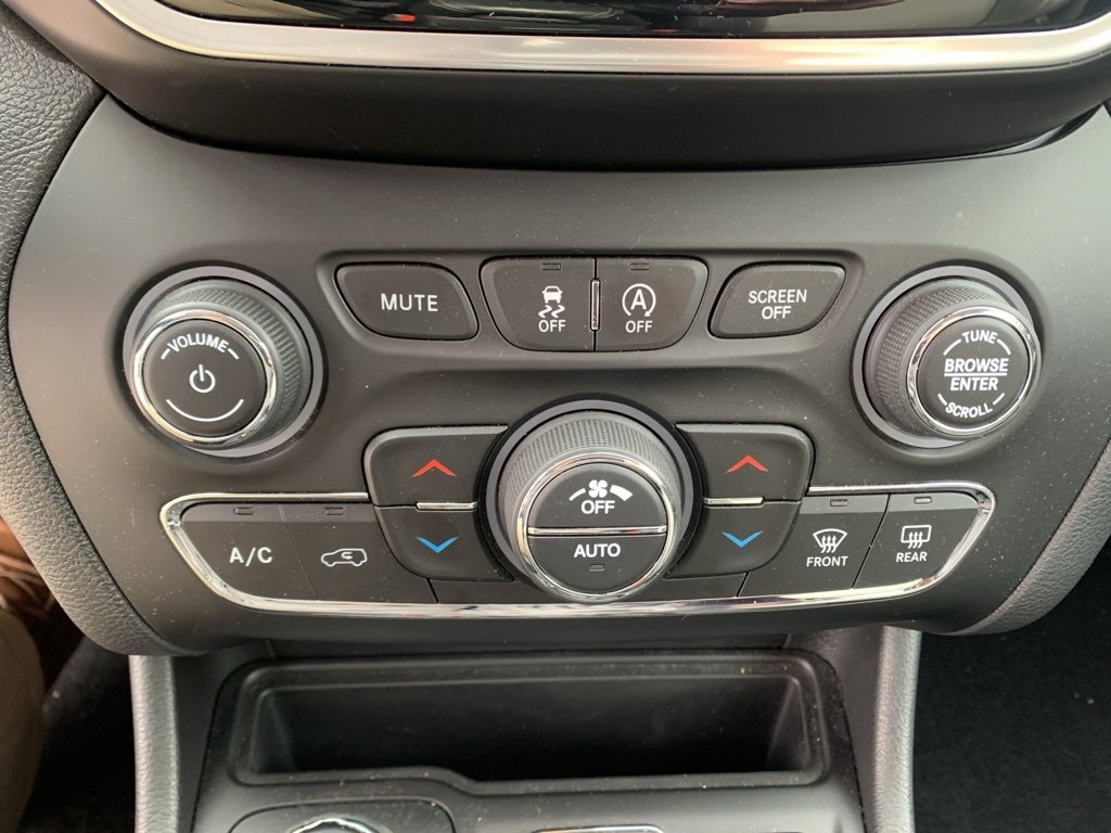 Used 2020 Jeep Cherokee Limited image 26