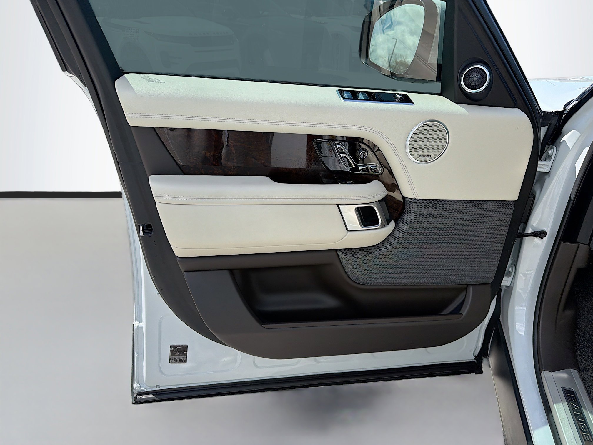 Used 2019 Land Rover Range Rover HSE image 23