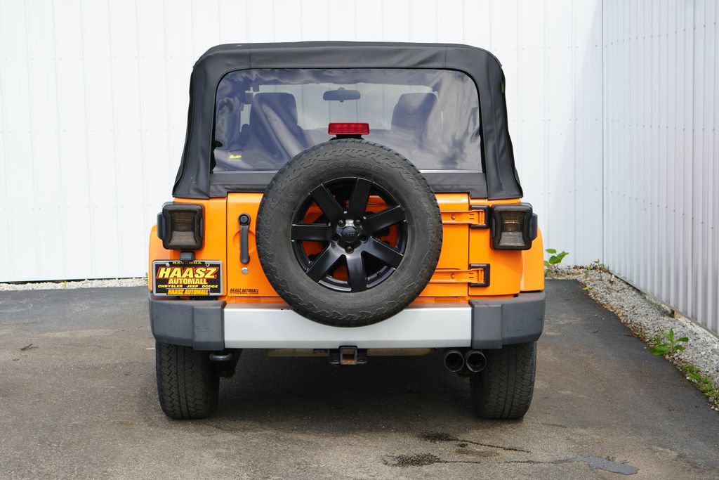 Used 2012 Jeep Wrangler Unlimited Sahara w/ Dual Top Group AWD/4WD image 5