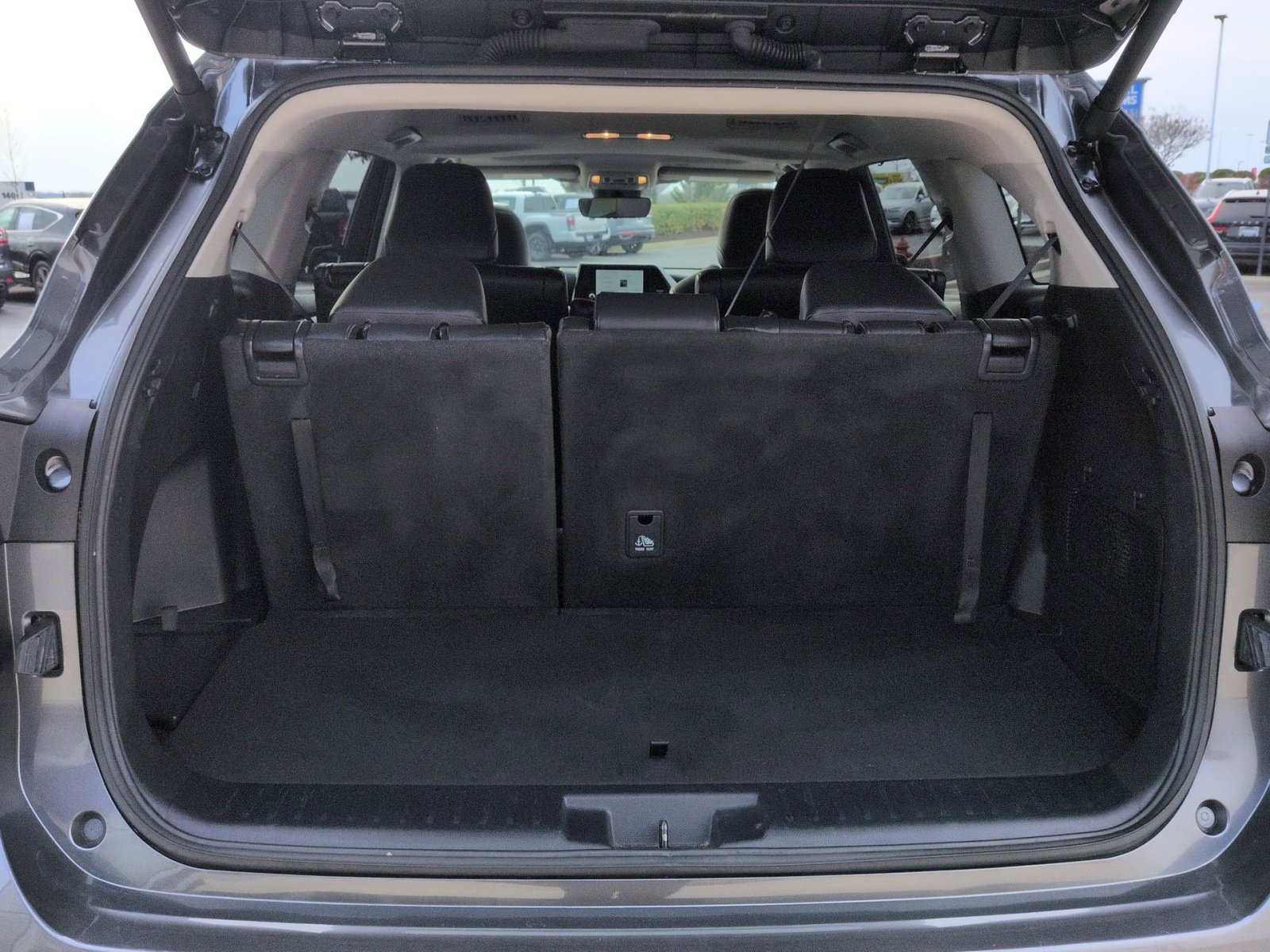 Used 2024 Toyota Highlander LE image 26