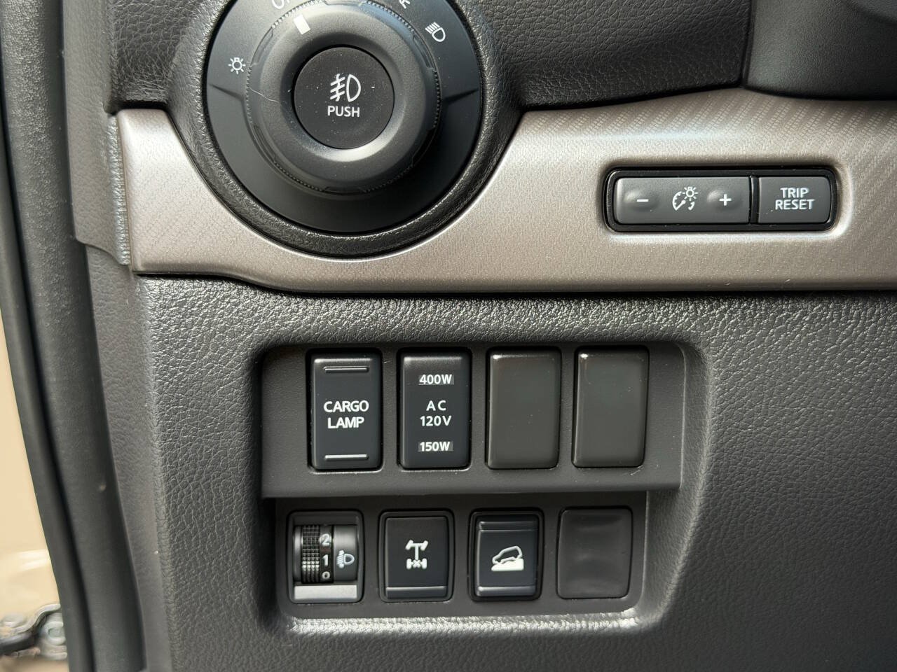 Used 2022 Nissan Titan PRO-4X w/ Pro-4x Convenience Package AWD/4WD image 33