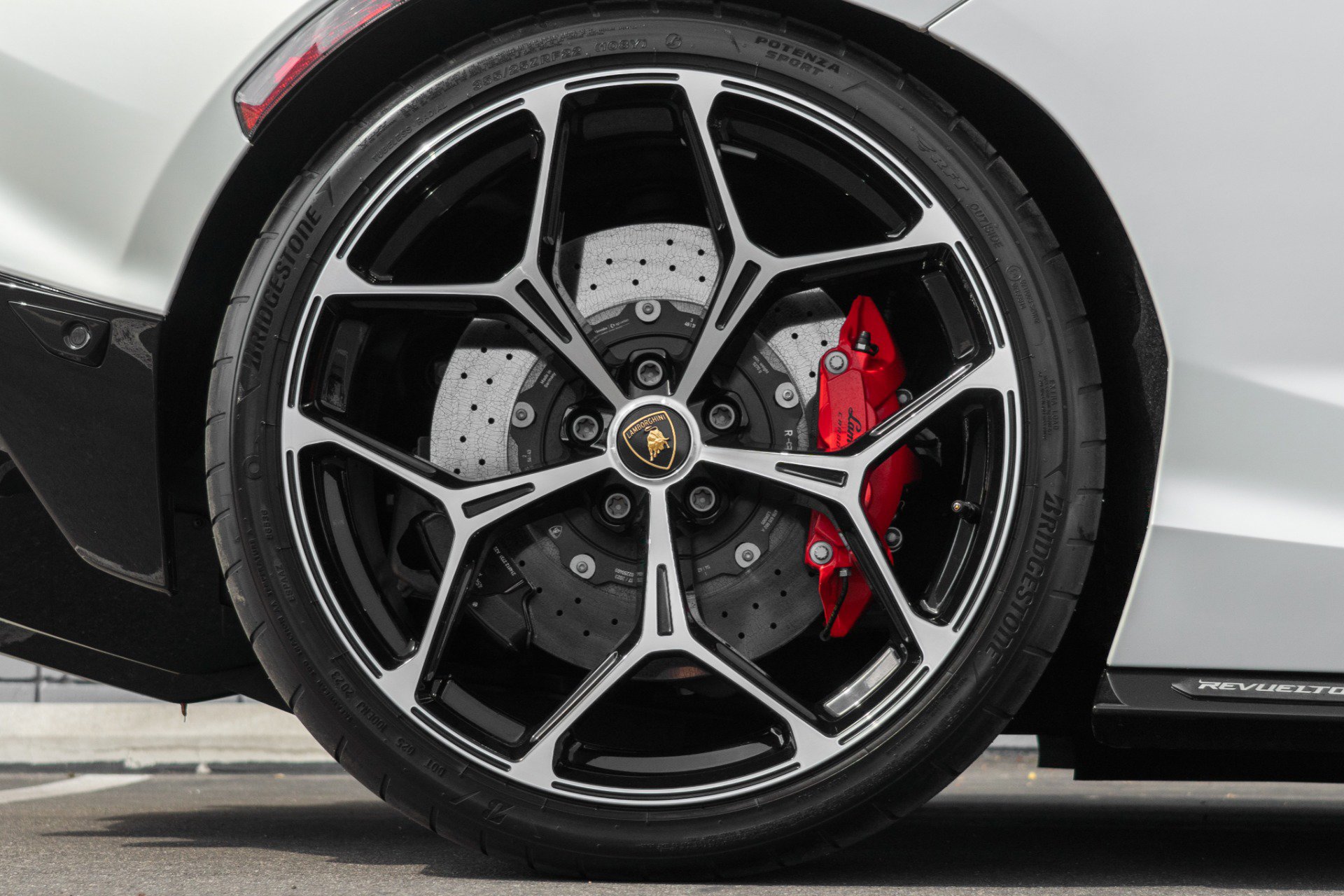 Used 2024 Lamborghini Revuelto image 12