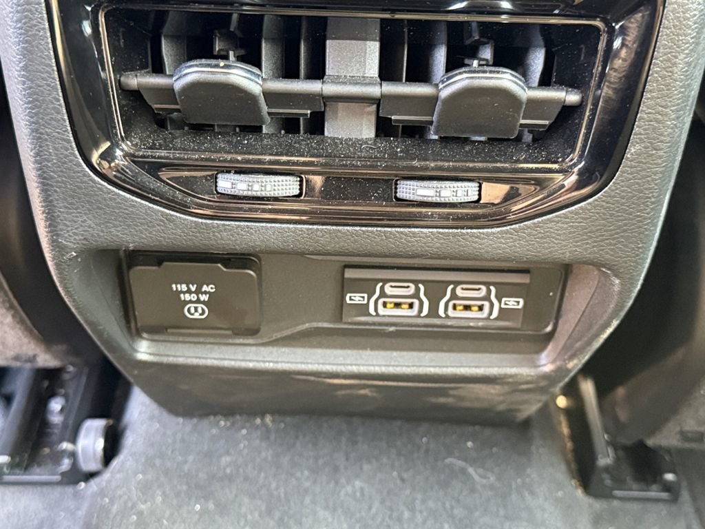 Used 2025 Jeep Grand Cherokee Altitude AWD/4WD image 39