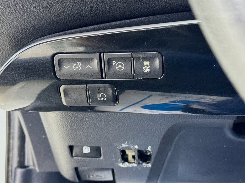 Used 2017 Toyota Prius Two w/ Prius Two Safety Plus Package FWD image 11