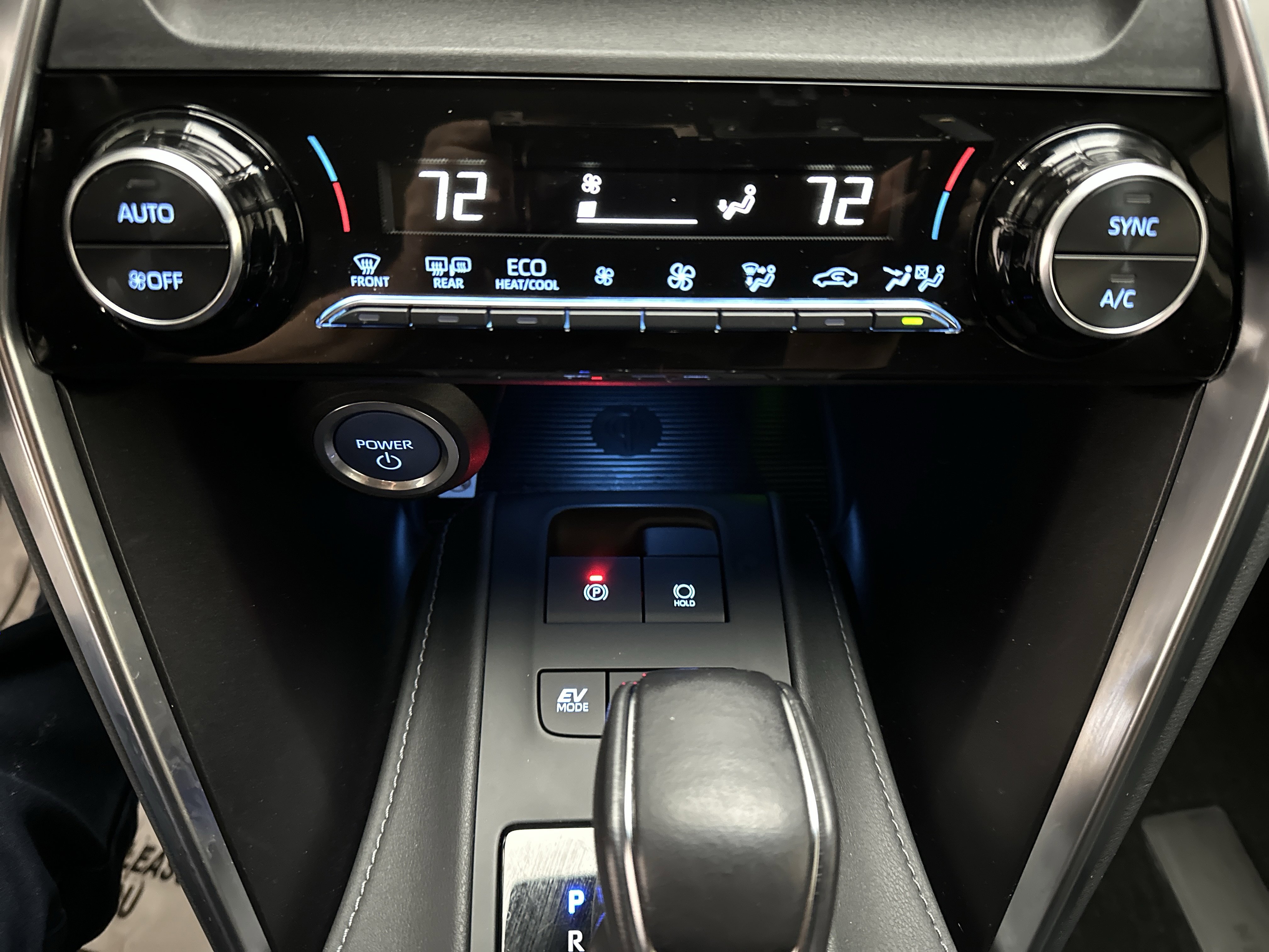 Used 2022 Toyota Venza LE image 34