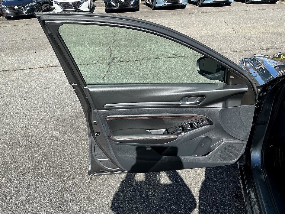 Certified 2023 Nissan Altima 2.5 SR image 11