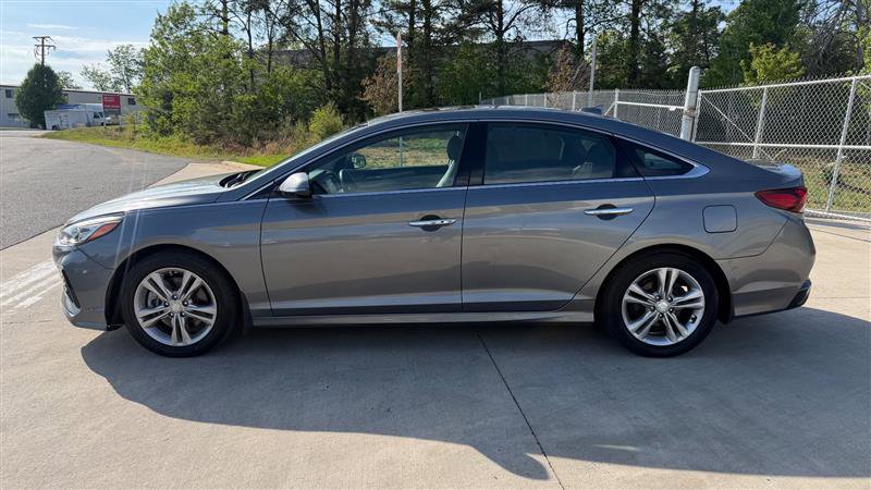 Used 2018 Hyundai Sonata Limited w/ Limited Ultimate Package 03 FWD image 2