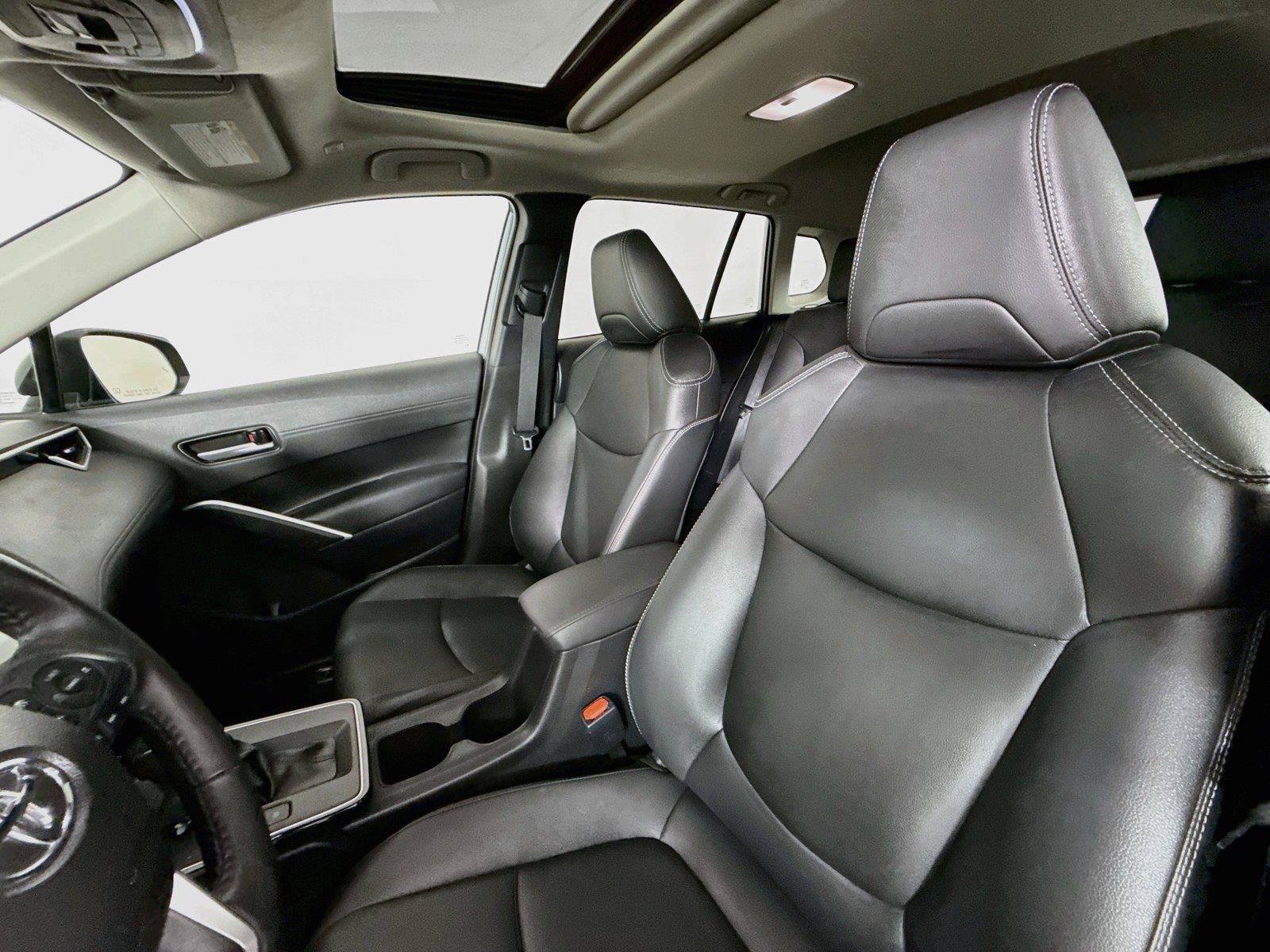 Used 2026 Toyota Corolla Cross XLE w/ Convenience Package FWD image 3