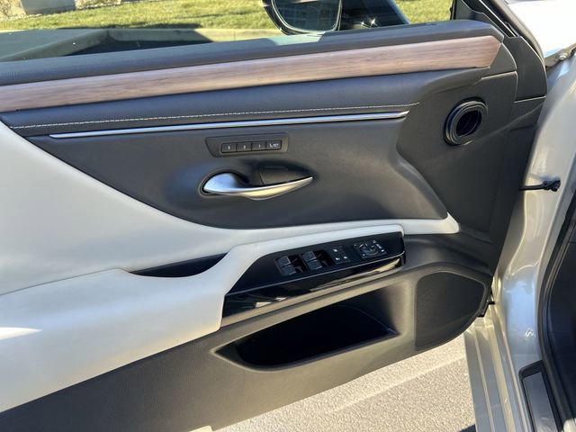 Used 2024 Lexus ES 300h w/ Premium Package image 11