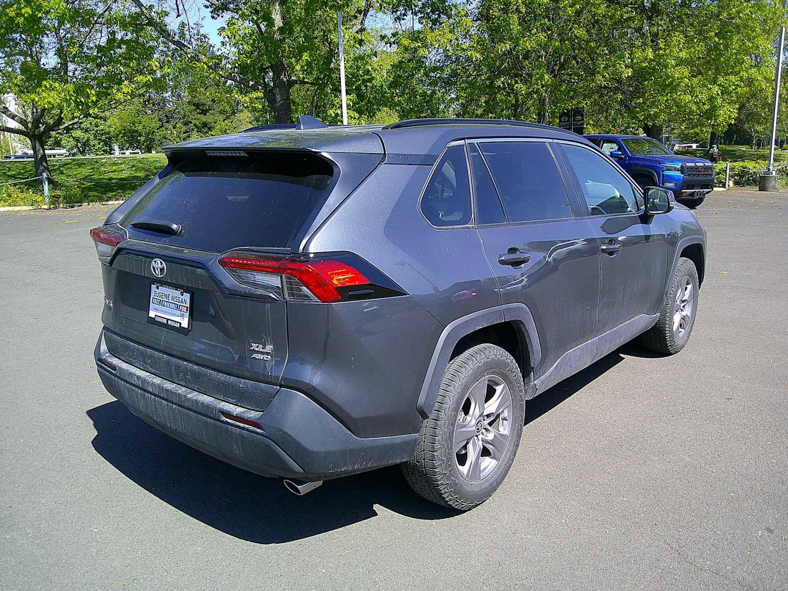 Used 2022 Toyota RAV4 XLE w/ Convenience Package AWD/4WD image 5