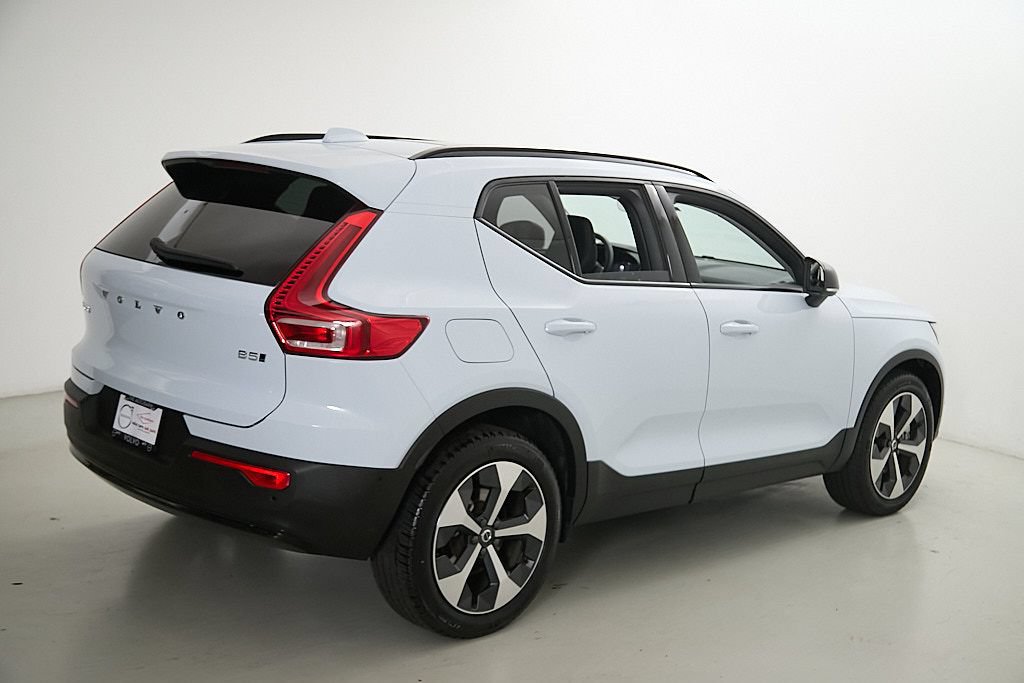 Certified 2026 Volvo XC40 B5 Plus AWD/4WD image 9