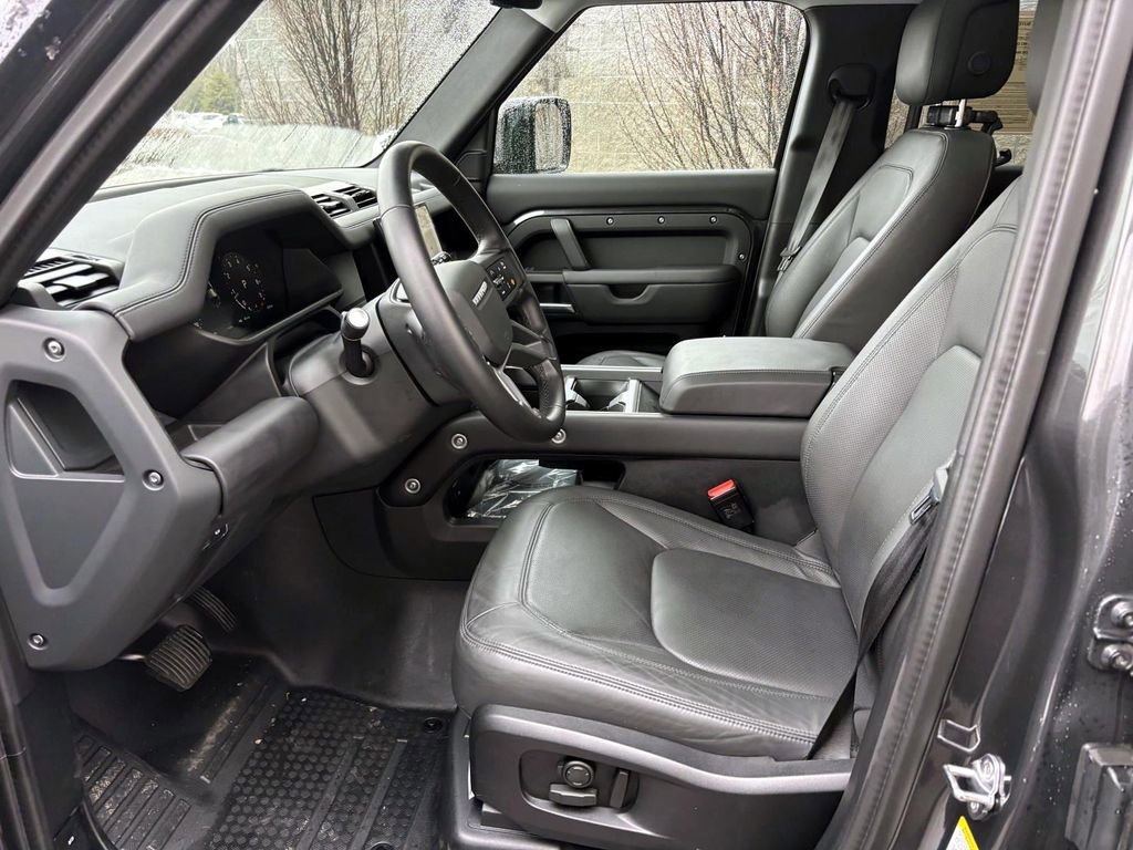 Used 2025 Land Rover Defender 110 S image 40