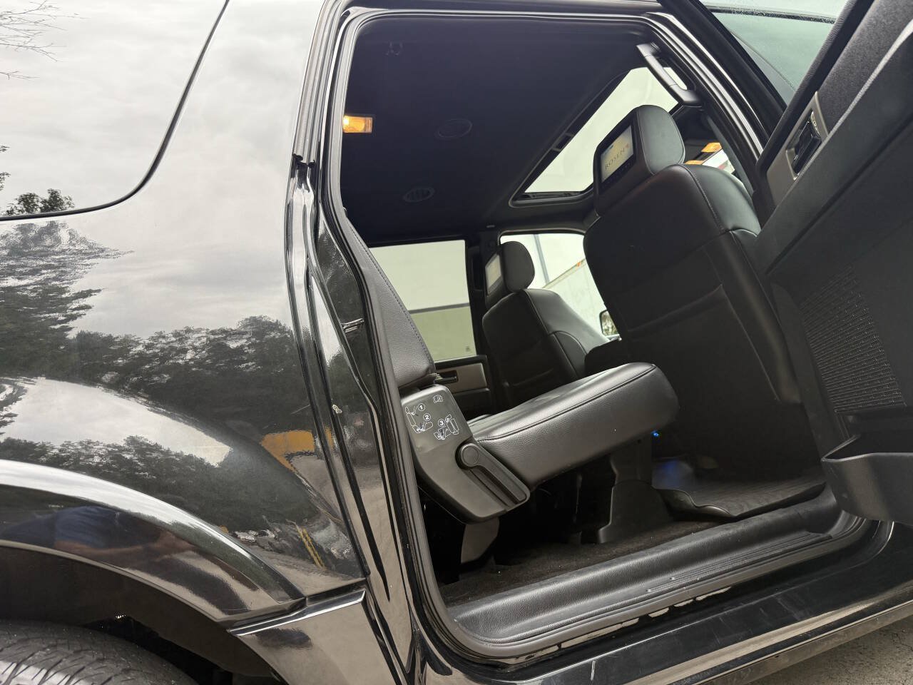 Used 2015 Ford Expedition EL Limited w/ Equipment Group 301A AWD/4WD image 23