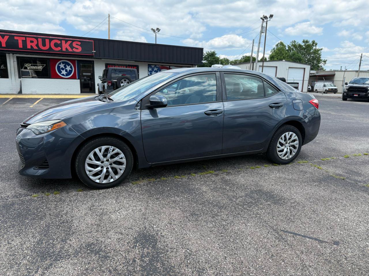 Used 2017 Toyota Corolla LE FWD image 3