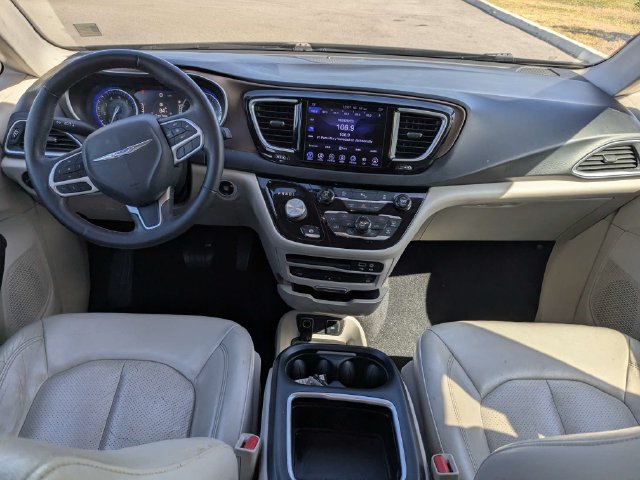 Used 2017 Chrysler Pacifica Touring-L Plus FWD image 15