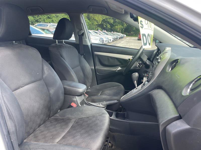 Used 2010 Pontiac Vibe w/ Preferred Package FWD image 12