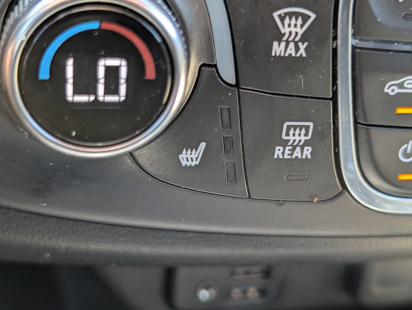 Used 2023 Chevrolet Traverse Premier AWD/4WD image 32